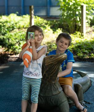 Children on the komodo dragon statue 