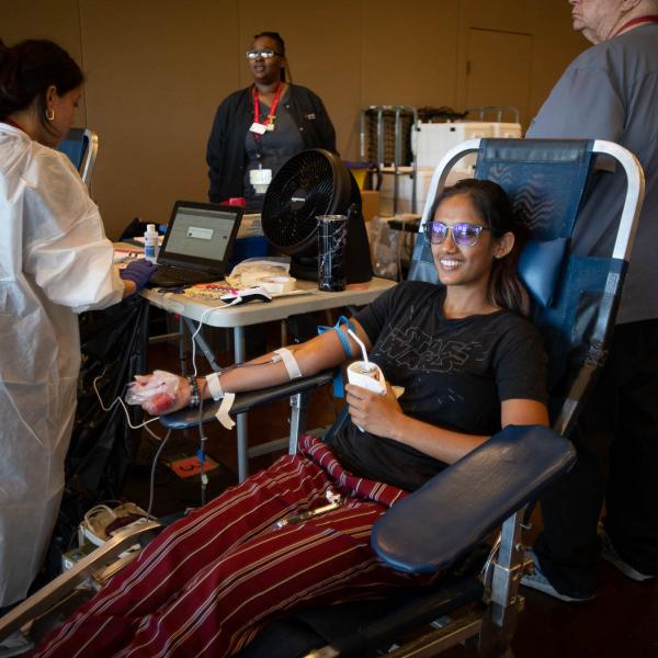 Donor gives blood at the Columbus Zoo