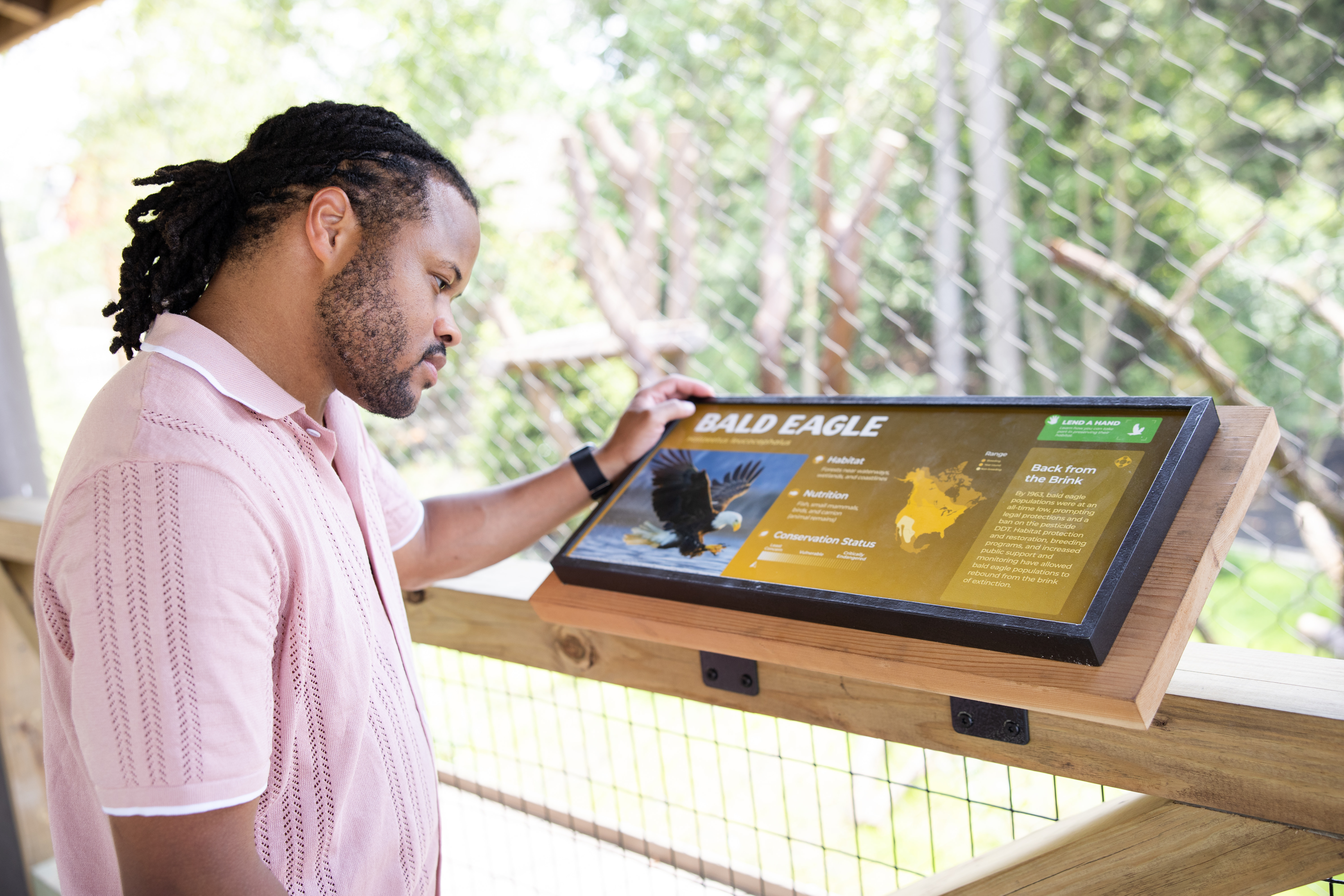 Columbus Zoo guest looking at sign