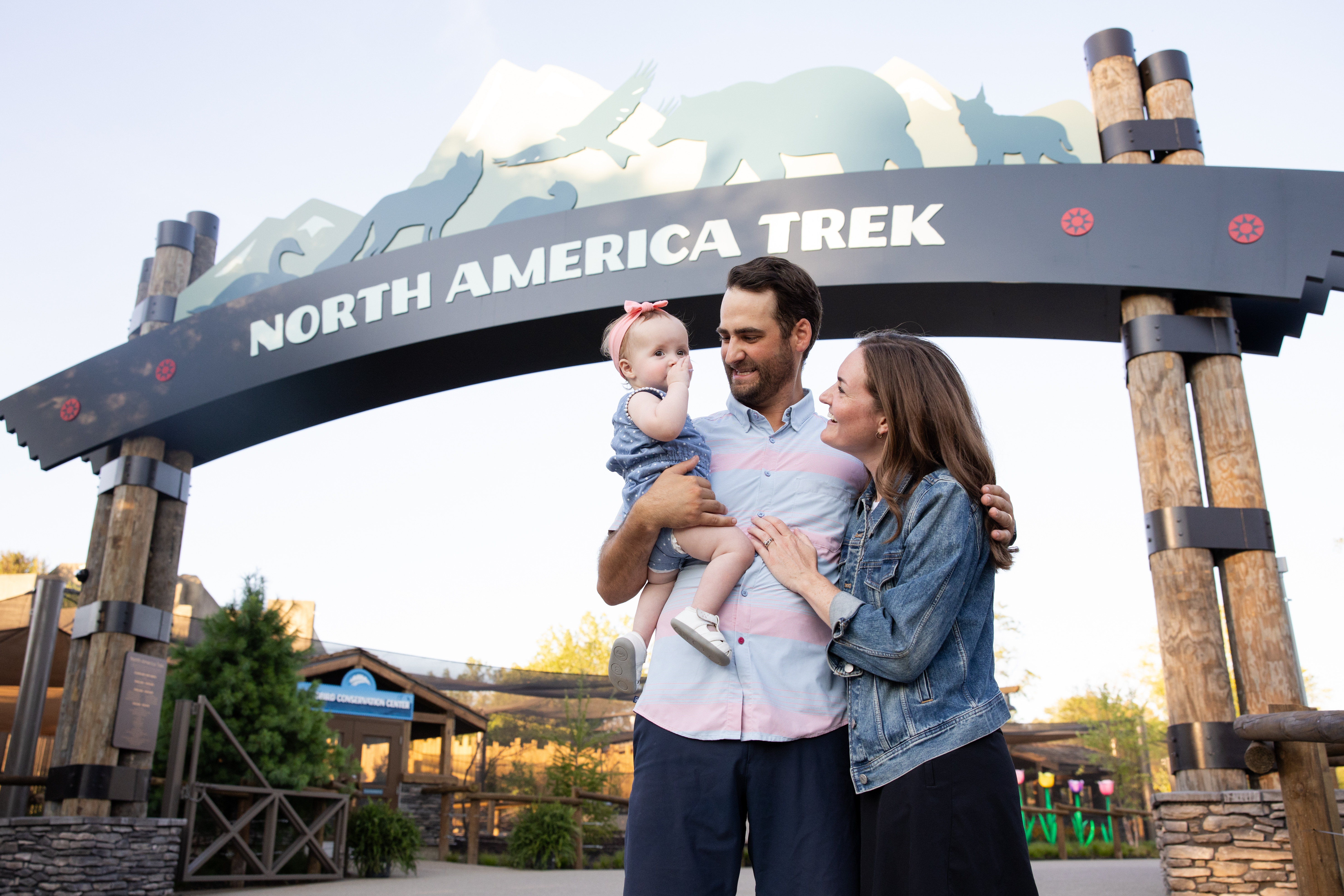 family posing in front of sign at Columbus Zoo