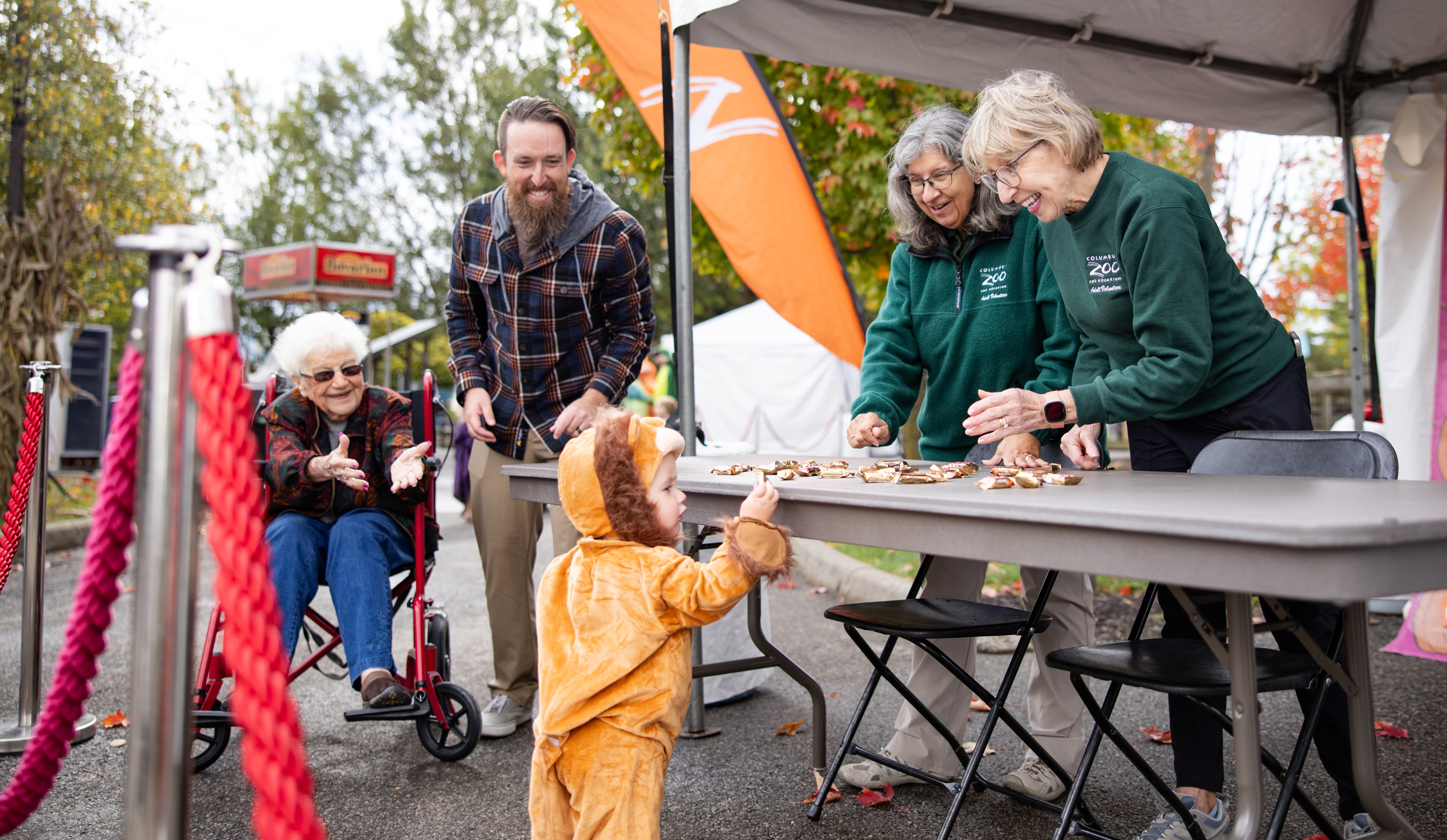 boo at the zoo volunteers