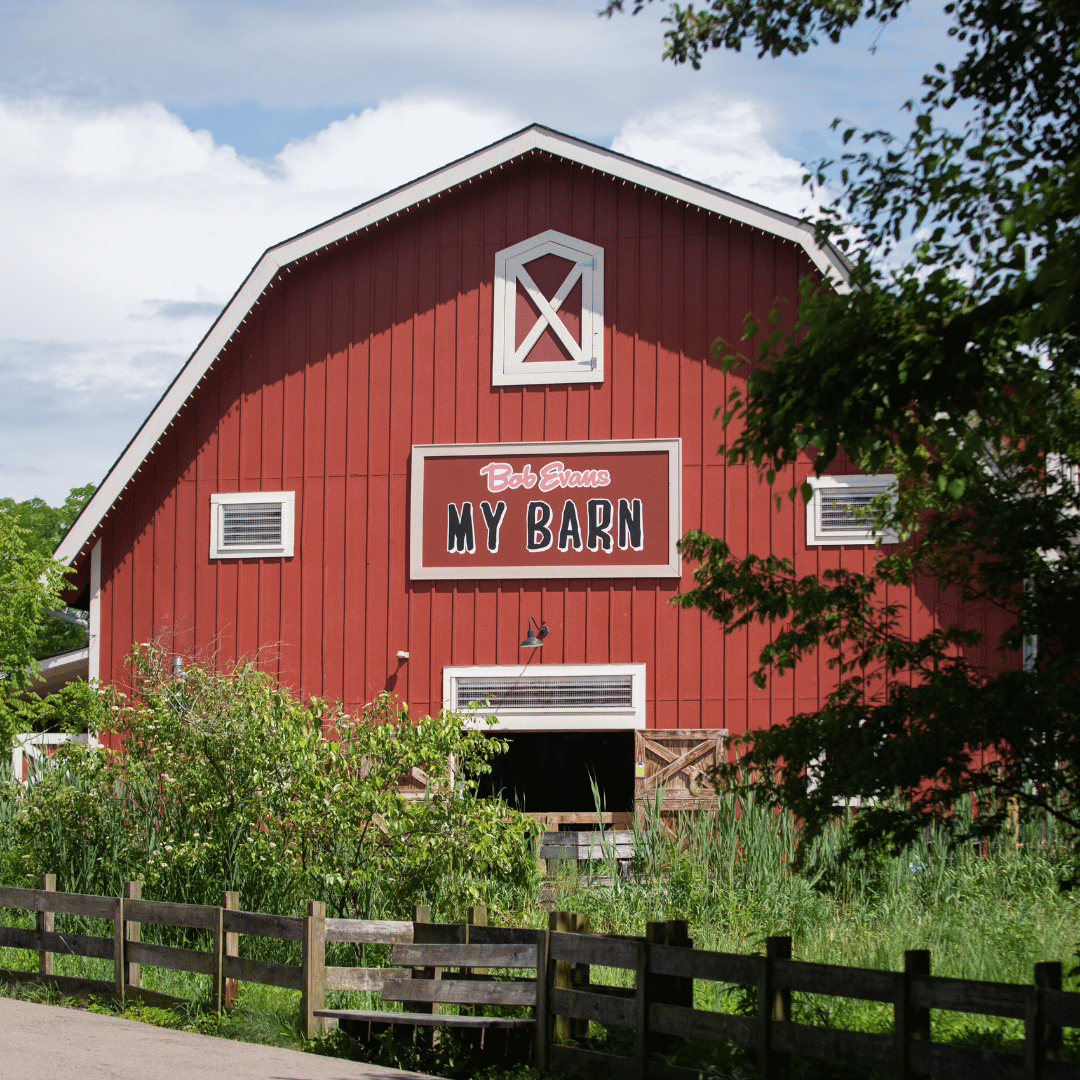 red barn at the Columbus Zoo