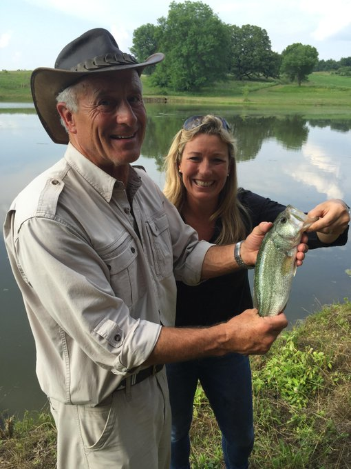 Jack Hanna and daughter holding fish