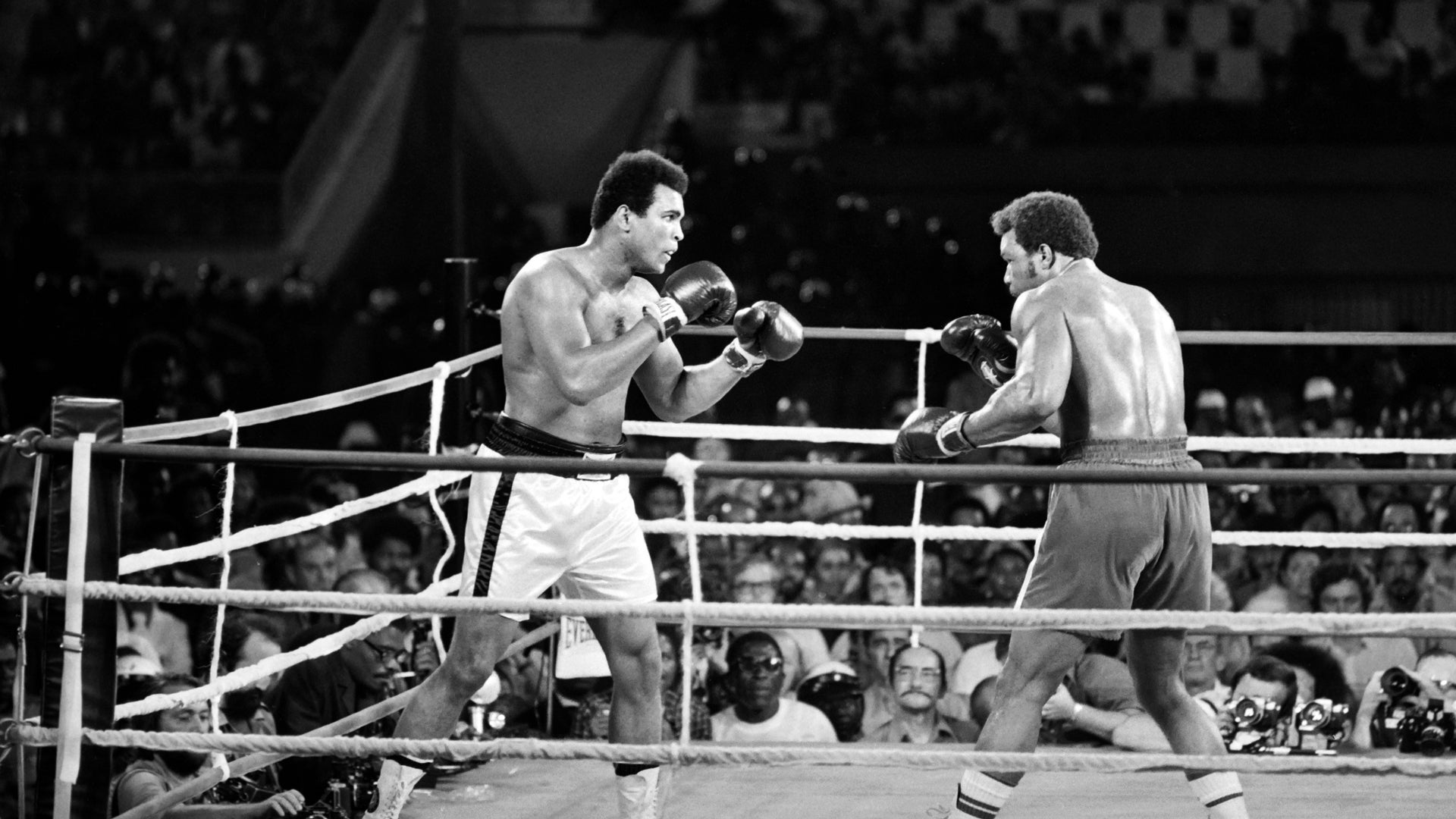 two men boxing in 1974