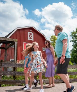 family in front of zoo barn