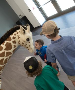 children meeting zoo mascot