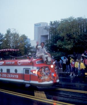 Jack Hanna in a parade