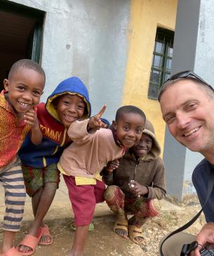 grahm selfie with children