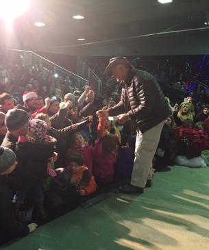 Jack Hanna on a Columbus Zoo stage greeting children