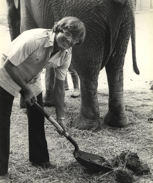 Jack Hanna posing with shovel