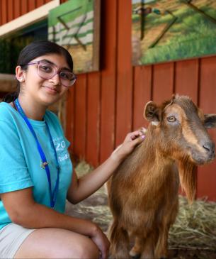 teen volunteer