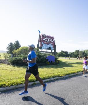 runner in front of Zoo sign