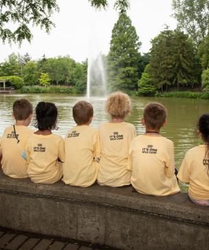 children looking at fountain