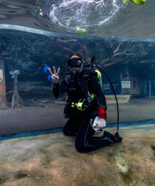 keeper scuba diving