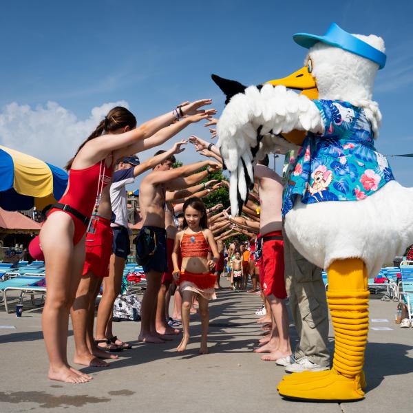 kids at swim lesson at Zoombezi Bay