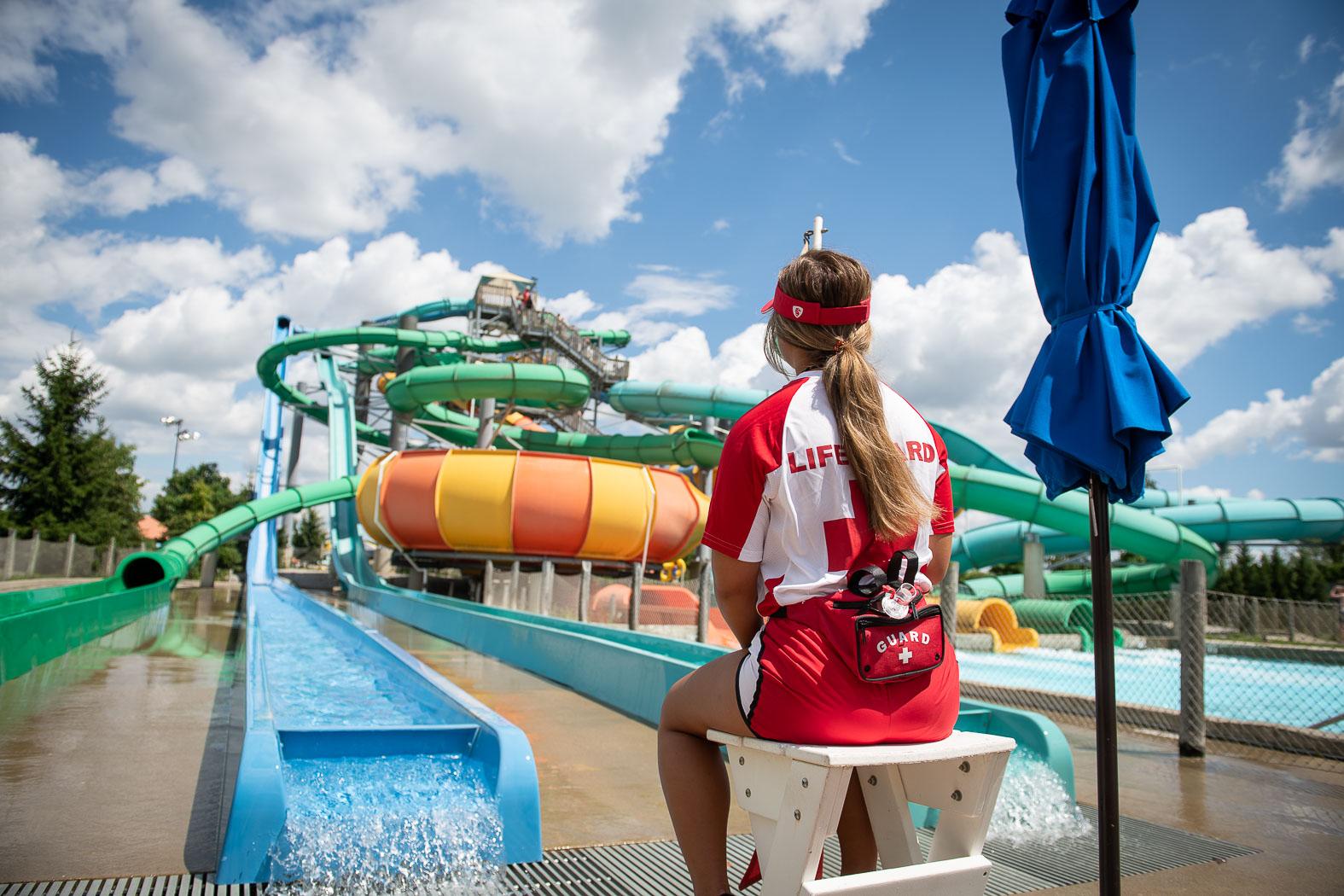 Top 10 Seasonal Jobs for Teens and Young Adults Columbus Zoo, Zoombezi Bay, and The Wilds